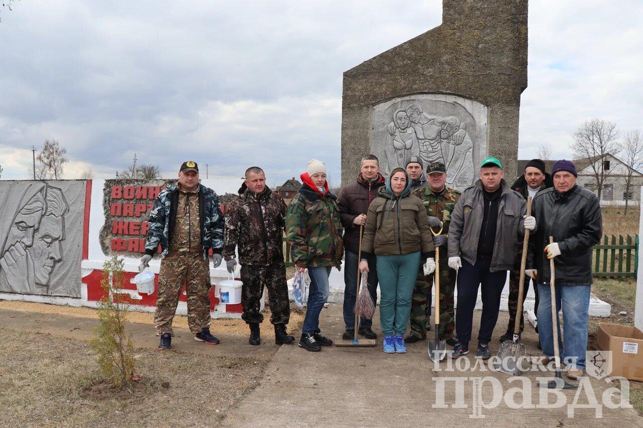 В Пинском районе массово проходит республиканский субботник. Фоторепортаж.  — PINSKNEWS.BY