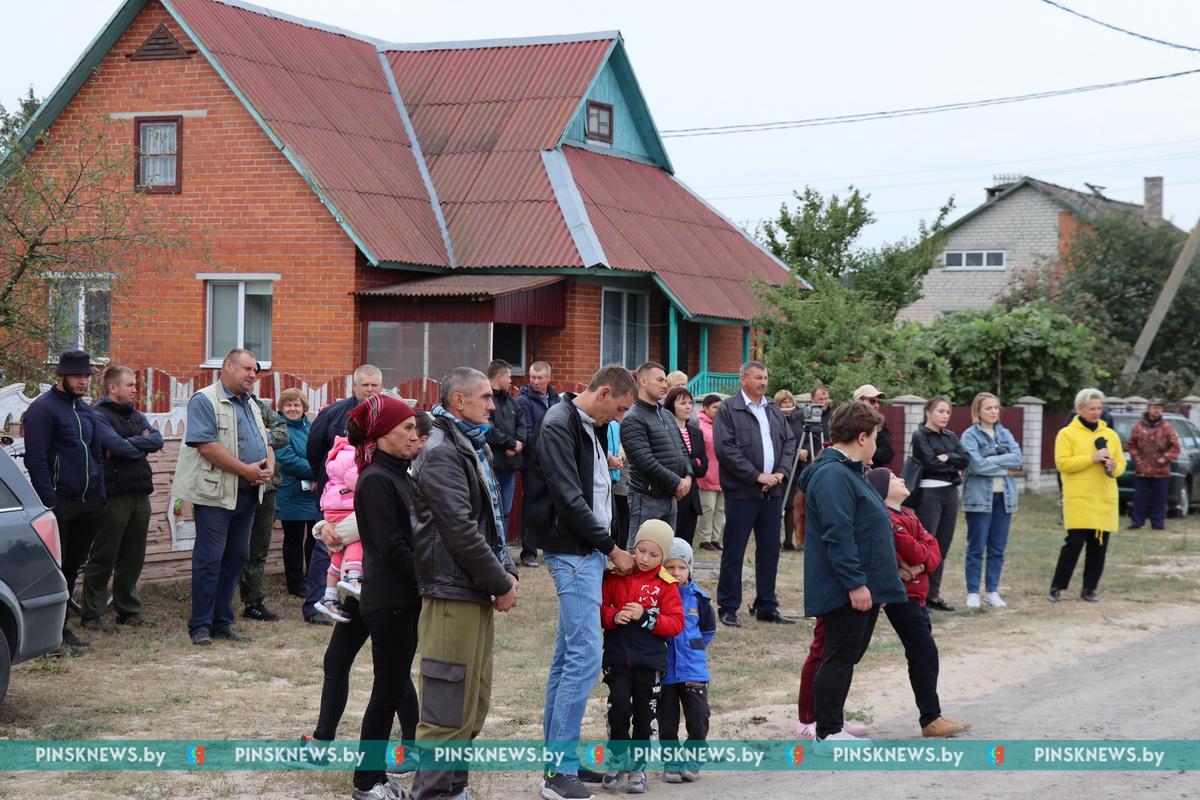 В агрогородке Лопатино новосёлам вручили ключи от новых домов — PINSKNEWS.BY