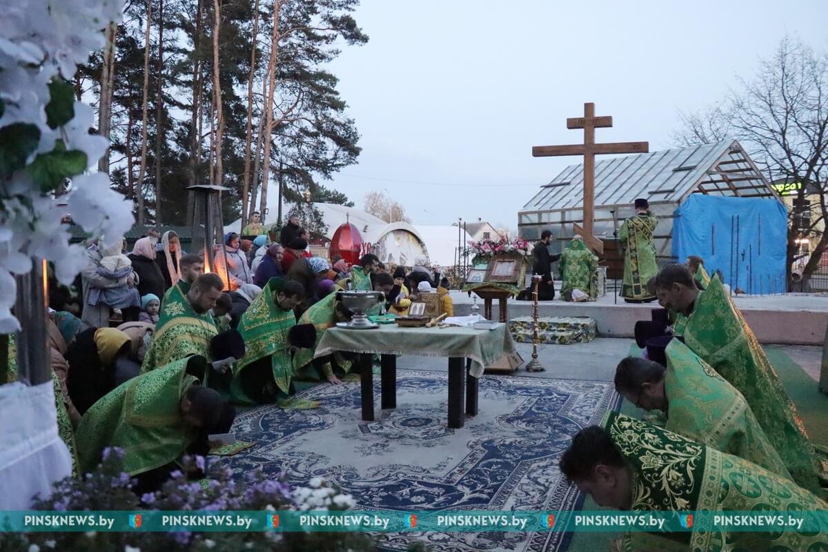 В Пинском районе состоялся торжественный чин закладки храма Святых  благоверных князей Петра и Февронии — PINSKNEWS.BY