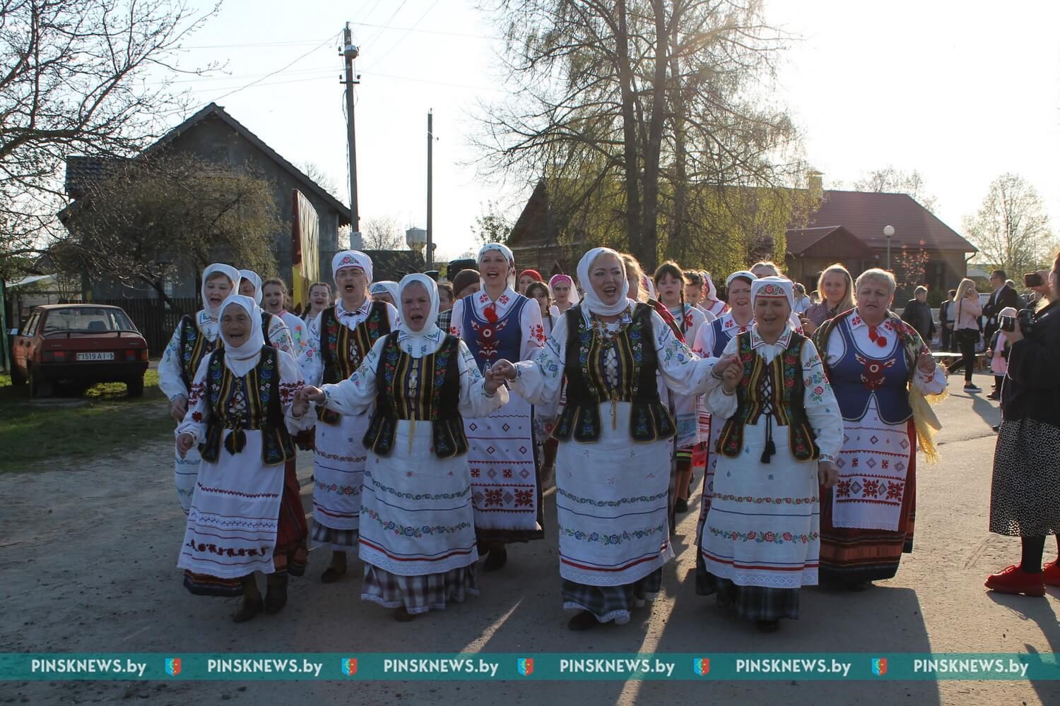 Уникальный пасхальный обряд реконструируют в пригородной с Пинском деревне  — PINSKNEWS.BY